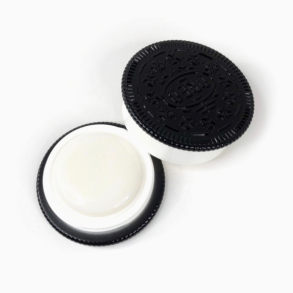 ⭐️5 For 25⭐️ Taste Beauty Birthday Cake Oreo Flavored Lip Balm - Picture 3 of 4